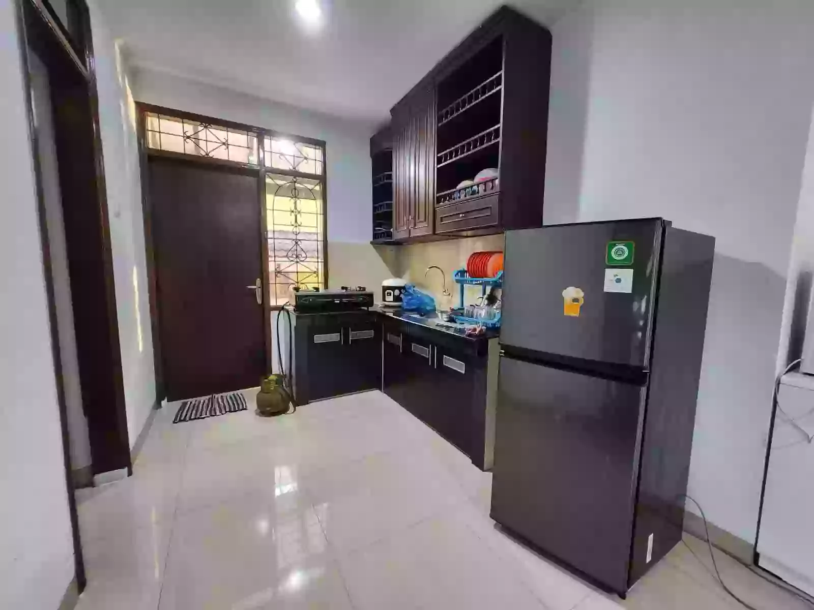 Dapur bersih lengkap dengan peralatan masak